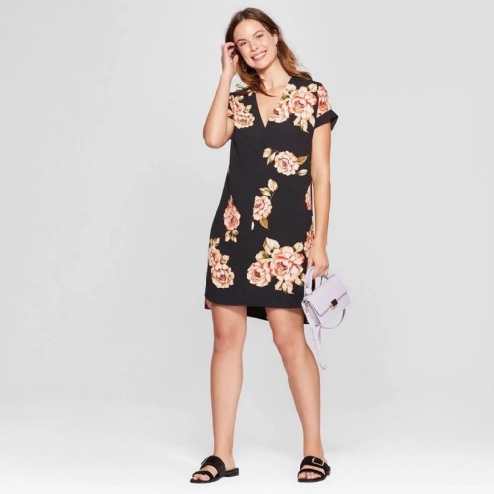 A new day Floral Shift Dress V neck Gold Button Detail size Large